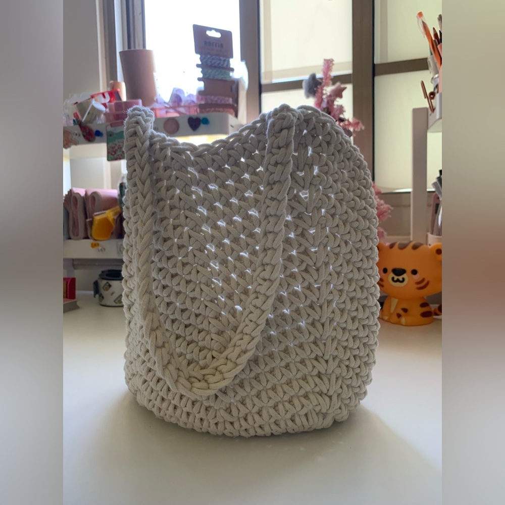 WOVEN BEACH BAG